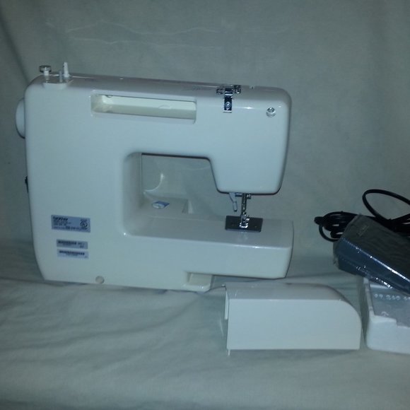 BROTHER Sewing Machine LX-3125 Portable 14 Stitch - Picture 5 of 10